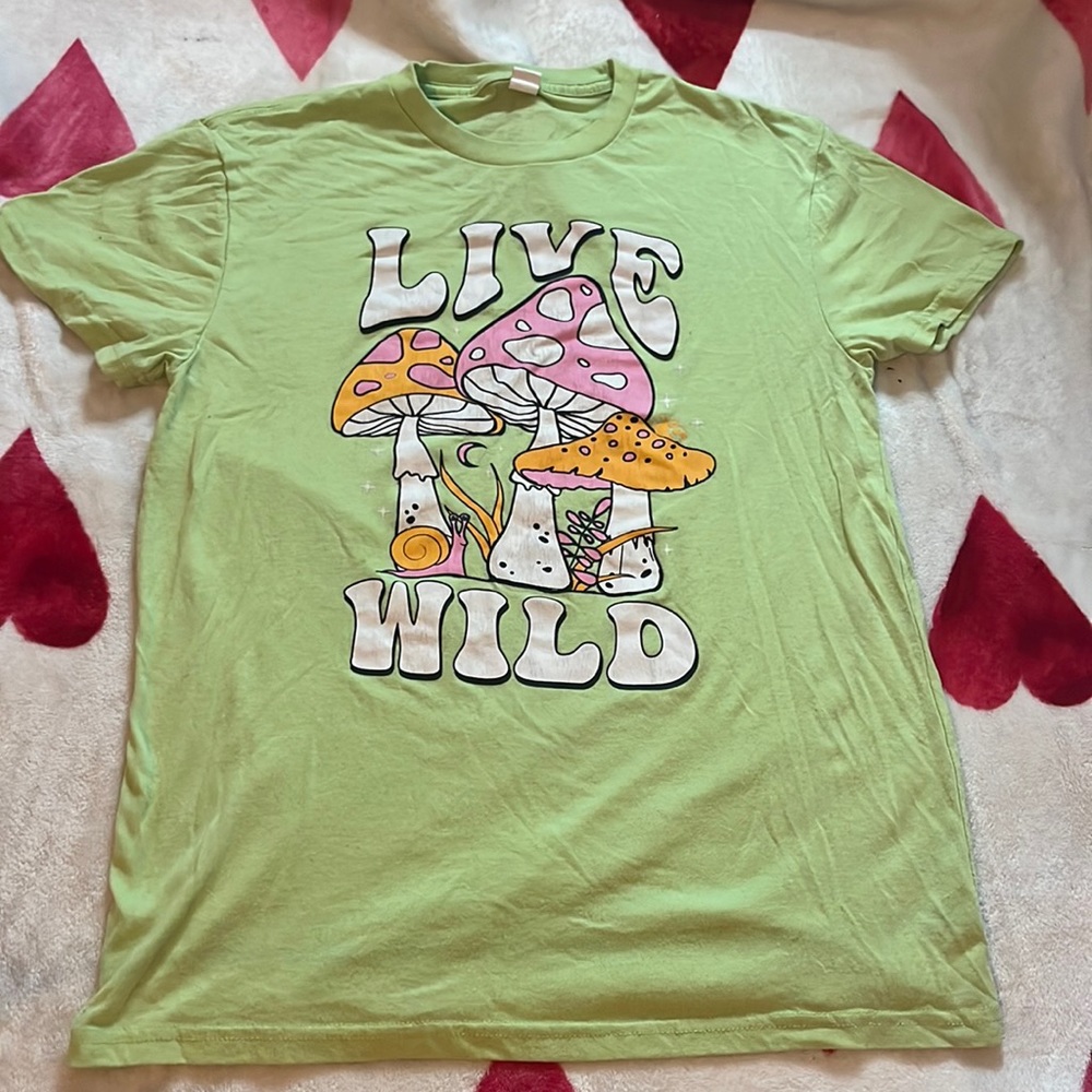 medium green tee